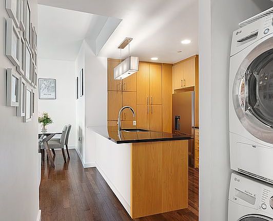 4th image of 549 Borden Ave APT 3F