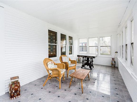3rd image of 727 Ashland Ave