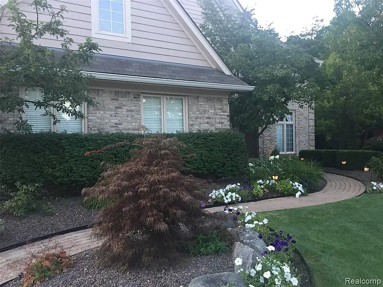 43054 Oxford Ct — Photo 1