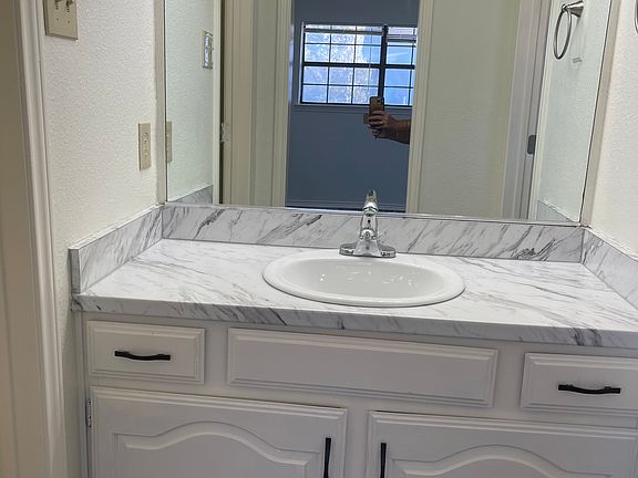 4th image of 1300 Bagby Ave #1