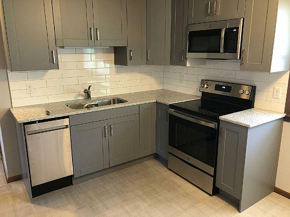 Kitchen. New stainless steel appliances.