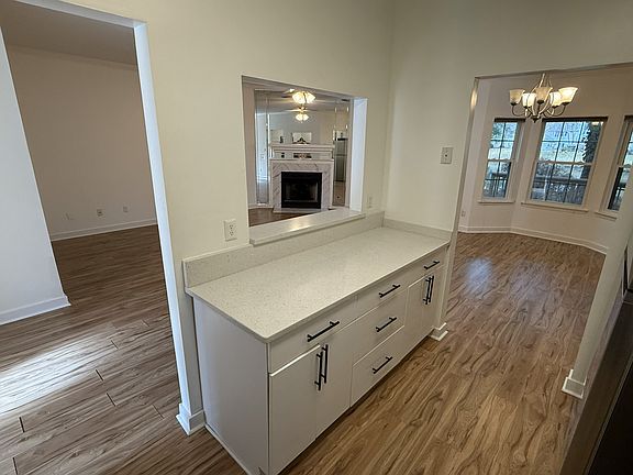 4th image of 1290 Lake Dr