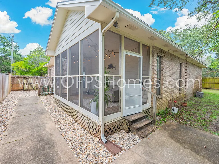 319 Sailfish Cir — Photo 31