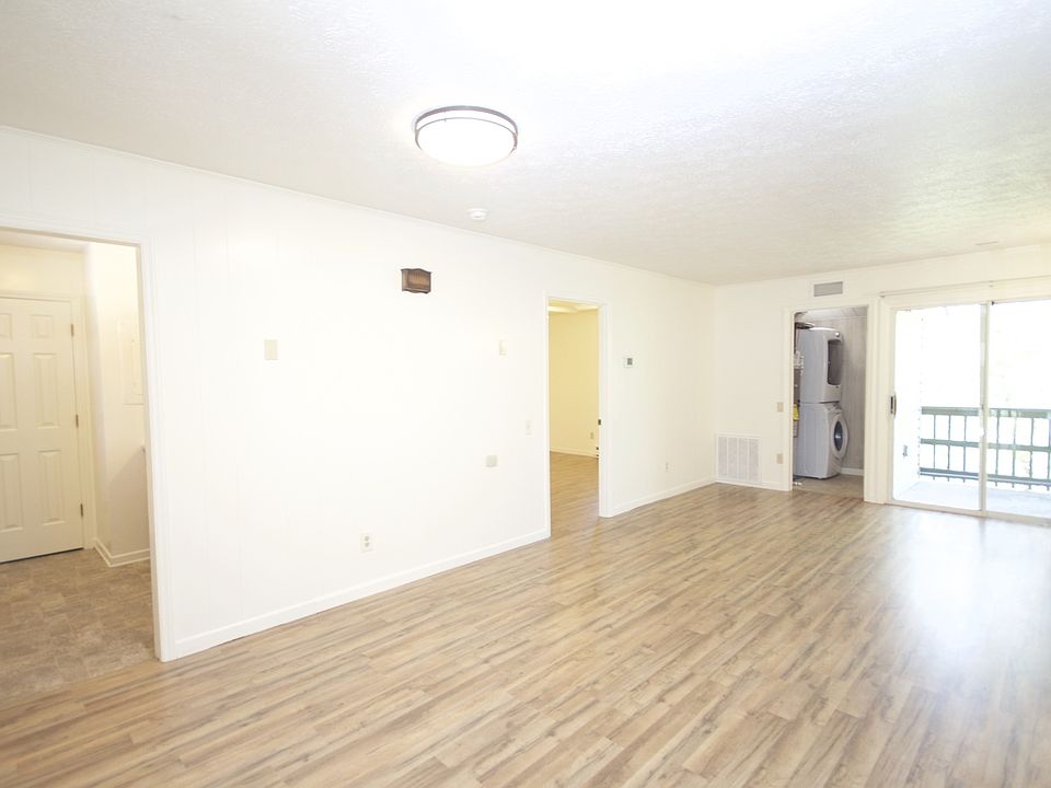 1st image of 15 Shanna Dr APT 1