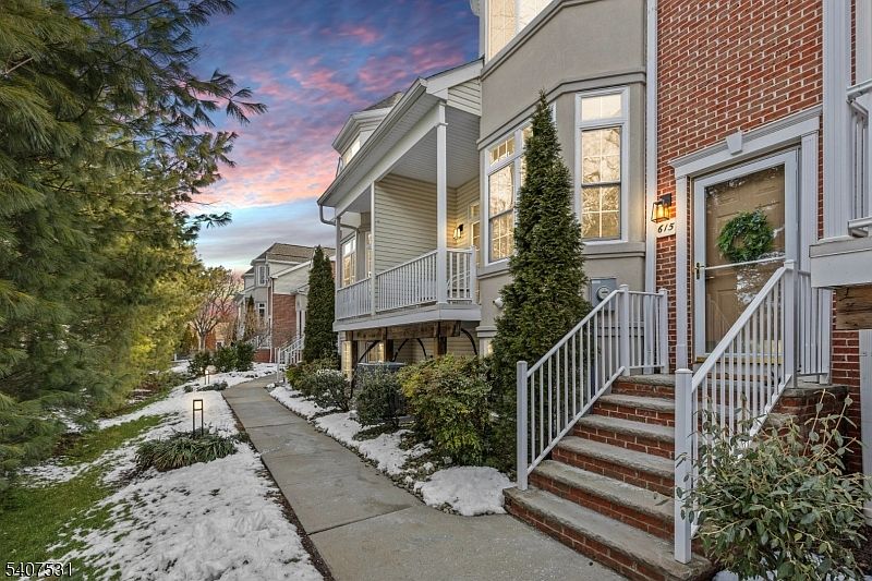 1st image of 615 Maple Ct #615