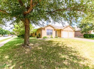 8401 Ranch Hand Trl, Fort Worth, TX 76131