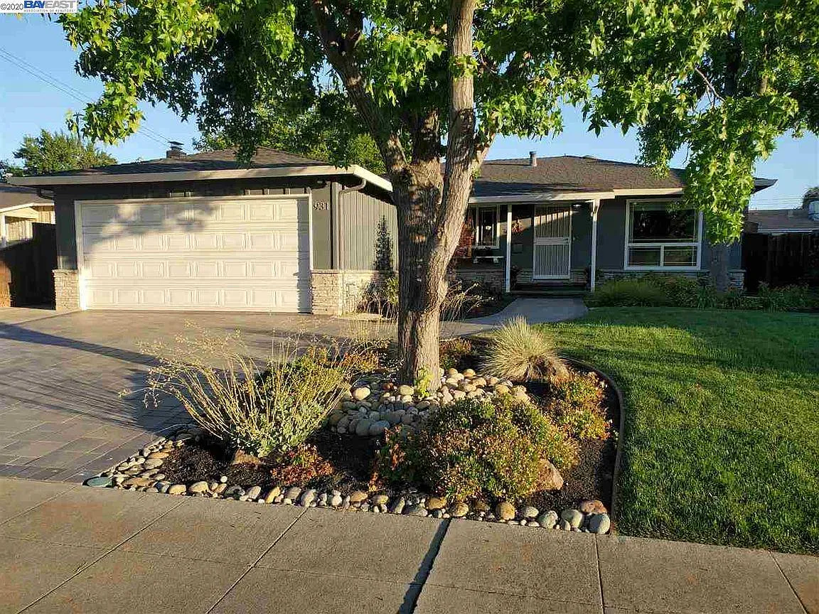 931 Miranda Way photo 1