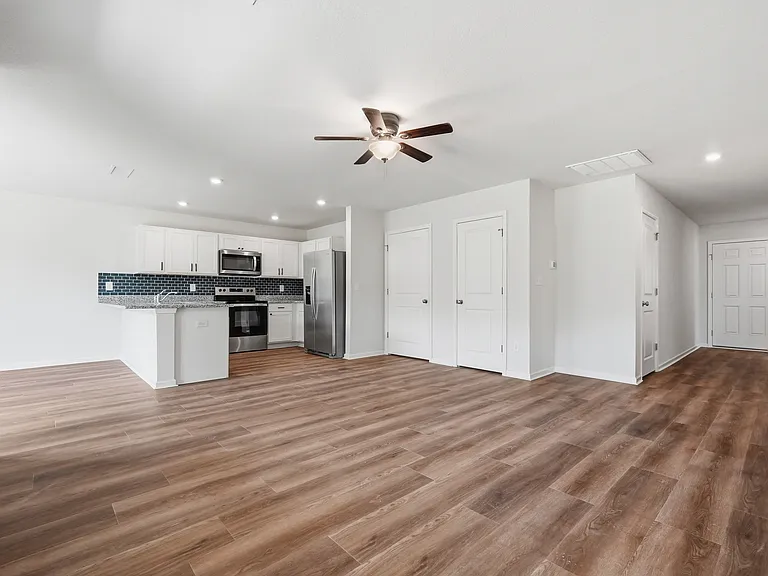 136 Pfitzer Ct — Photo 13