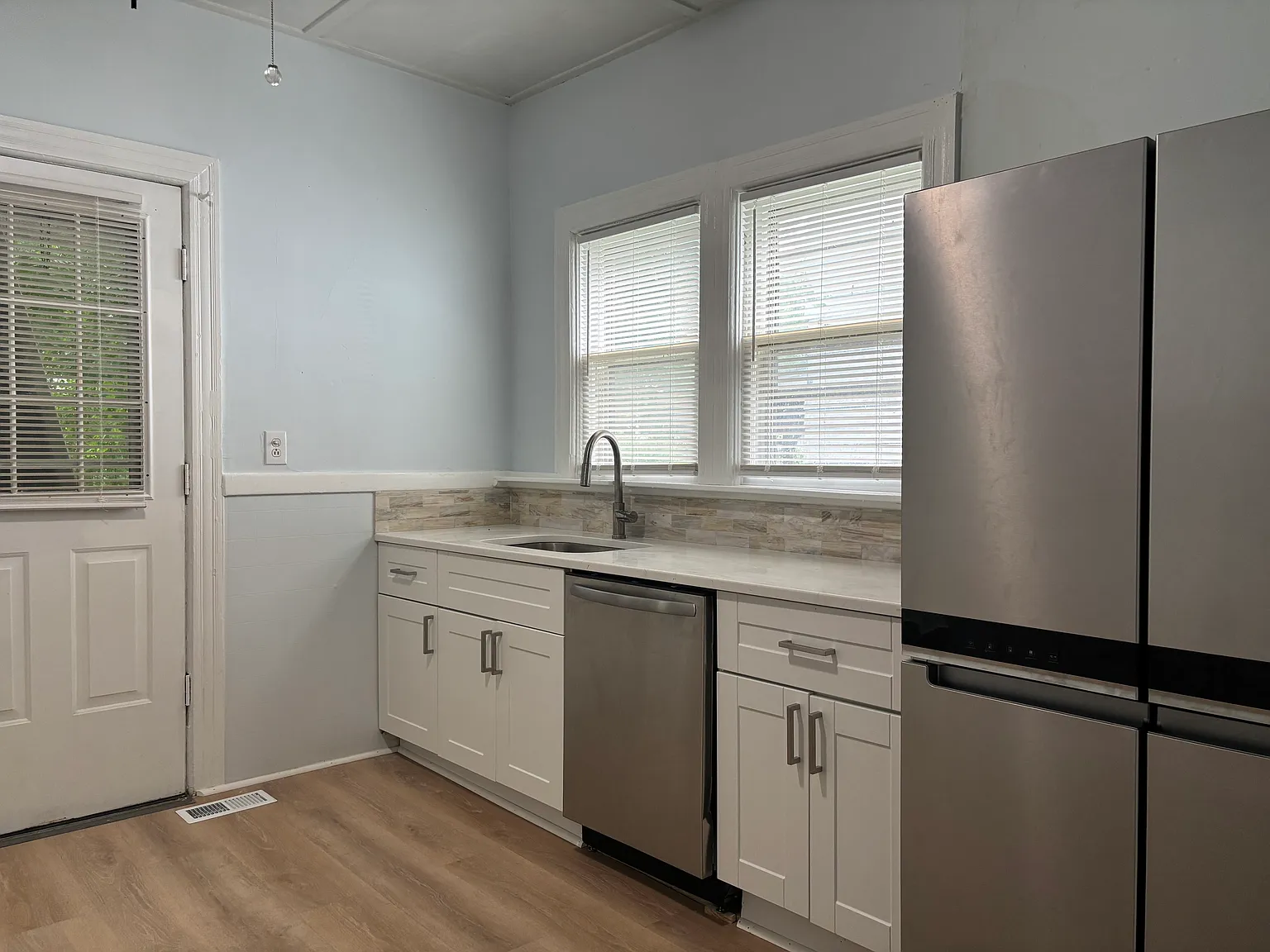 3 bed, $2,235 — Photo 2