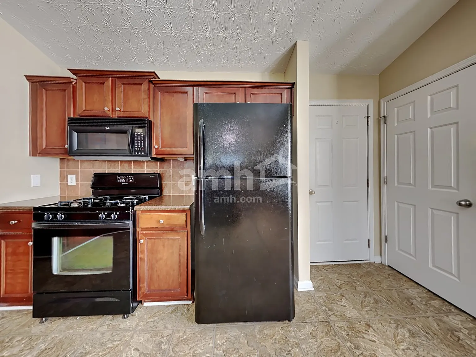 3 bed, 2.0 bath, 1661 sqft, $2,110 — Photo 4