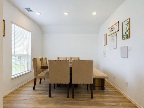 3rd image of 9515 Vicksburg Rd