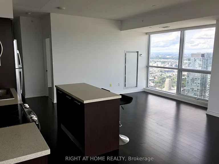 386 Yonge St #5502 — Photo 4
