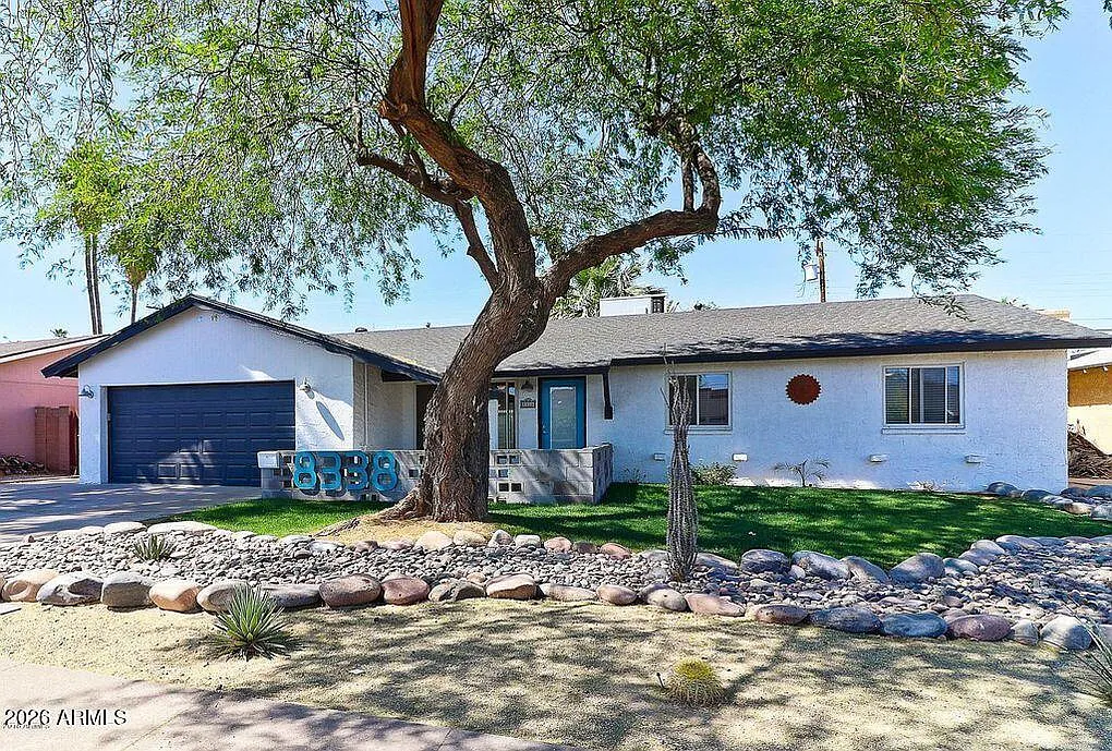 4 bed, 2.0 bath, 1884 sqft, $4,400 — Photo 1