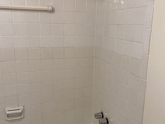 3rd image of 900 S Negley Ave APT 18