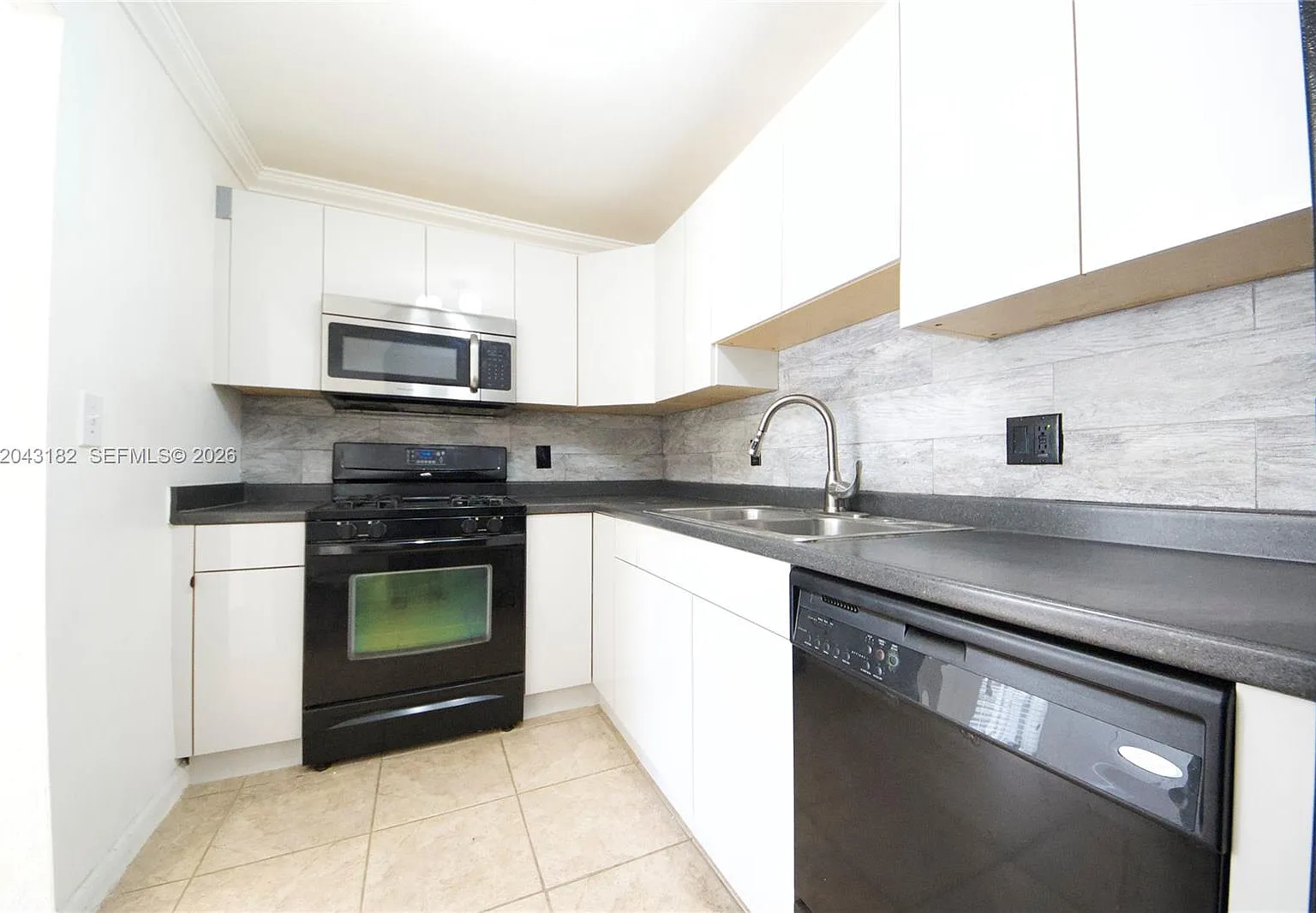 Dadeland Grove Condo — Photo 4
