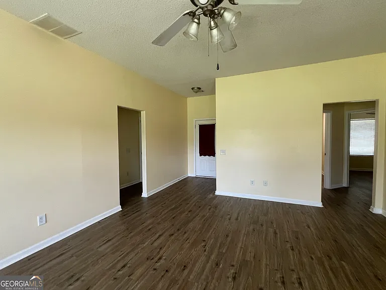 1229 Clearwater Dr — Photo 3