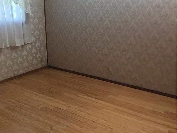 5th image of 303 W Christy Dr