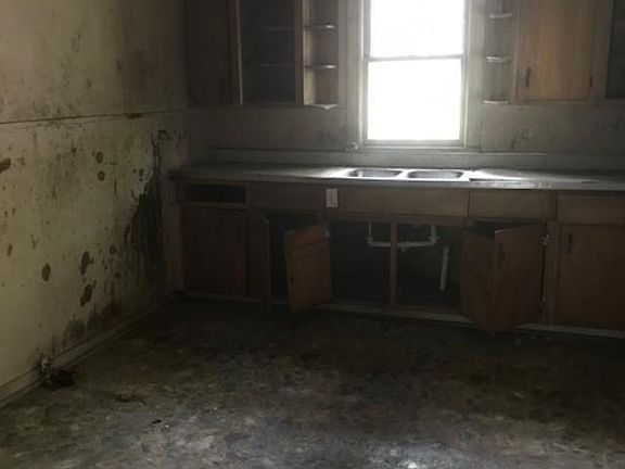 3rd image of 631 E Cypress Ave