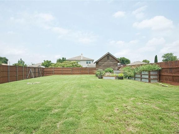 2nd image of 2301 Live Oak Dr