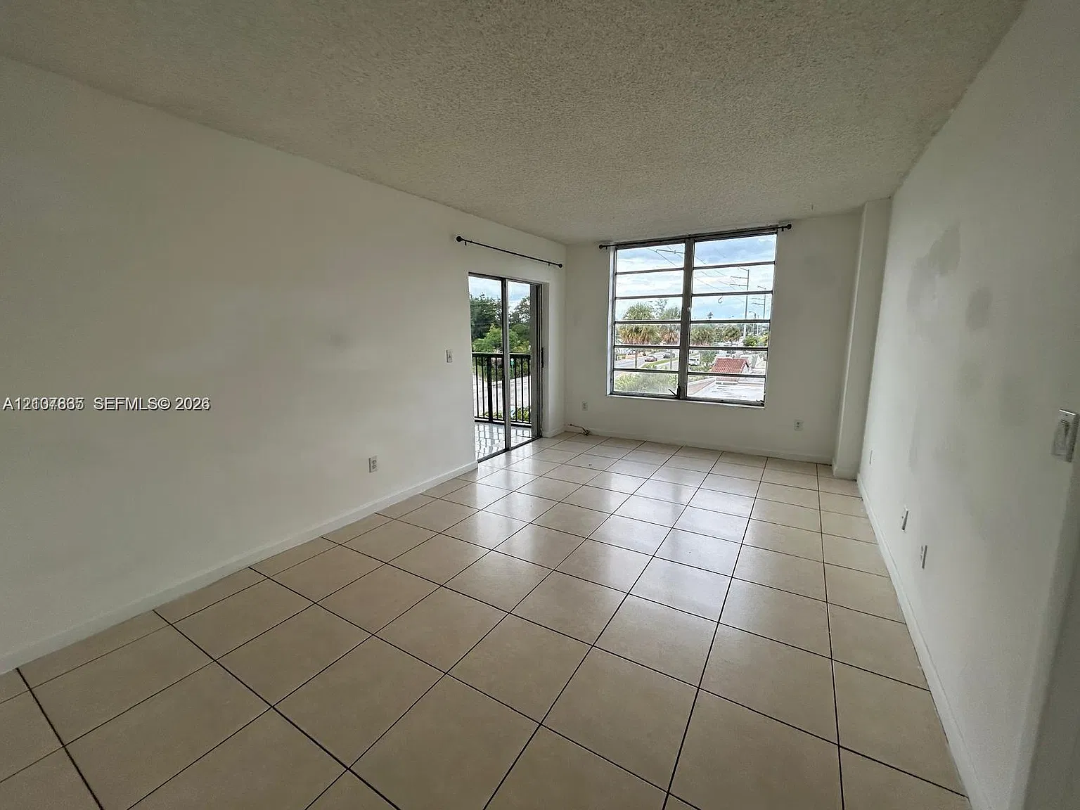 Dixie Terrace Condo — Photo 4