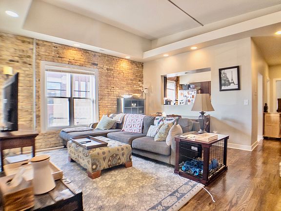 2nd image of 1802 N Sheffield Ave #2R