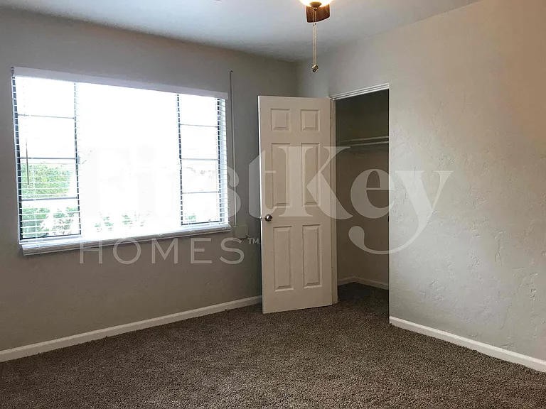 1507 W Berridge Ln — Photo 14