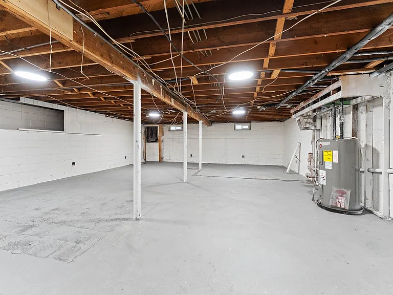 329 E Veterans Hwy — Photo 17
