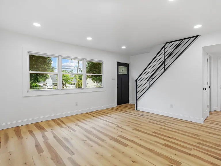 49 Farrell Ave — Photo 6