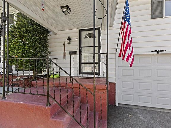 2nd image of 17 Woodland Drive