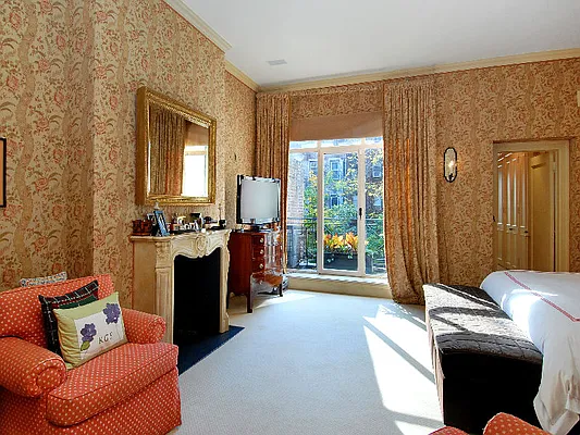 Sold by Sotheby's International Realty | media 1