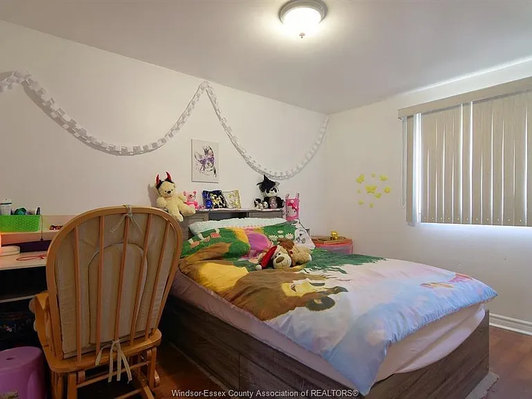 5468 Lassaline Ave — Photo 16