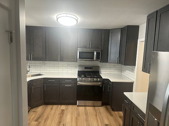 4th image of 1016 Deerfield Rd #1A