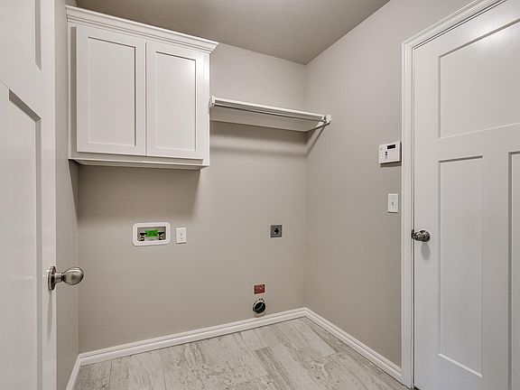 4th image of 2204 Wheatheart Dr