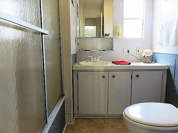 5th image of 28229 11e Cres #33-11E