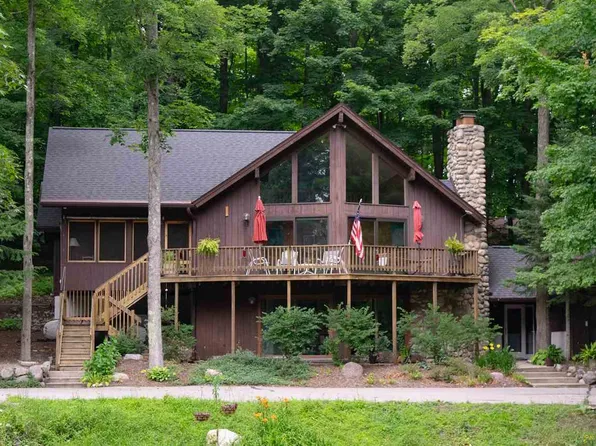 2340 Knollwood Dr, Harbor Springs, MI 49740