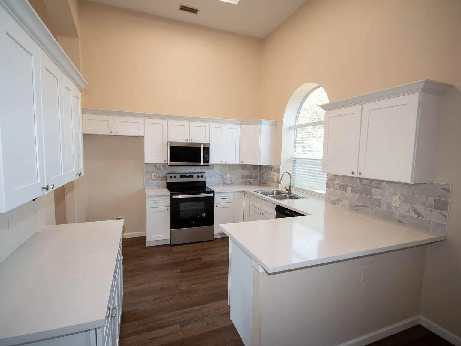 3 bed, 2.5 bath, 2148 sqft, $2,450 — Photo 4