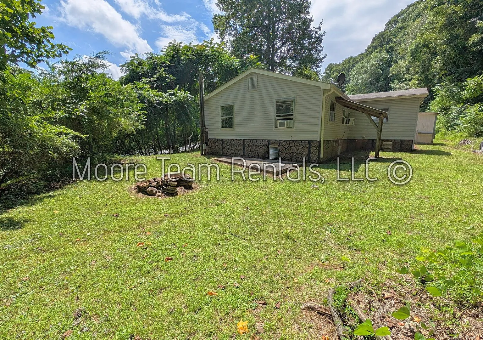 3Bed 2Bath D-wide in Zirconia — Photo 3