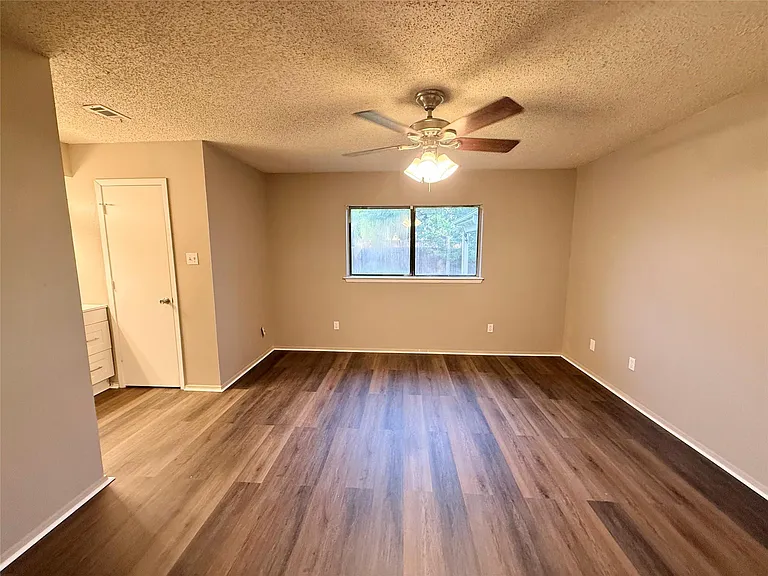 2834 Naples Dr — Photo 13