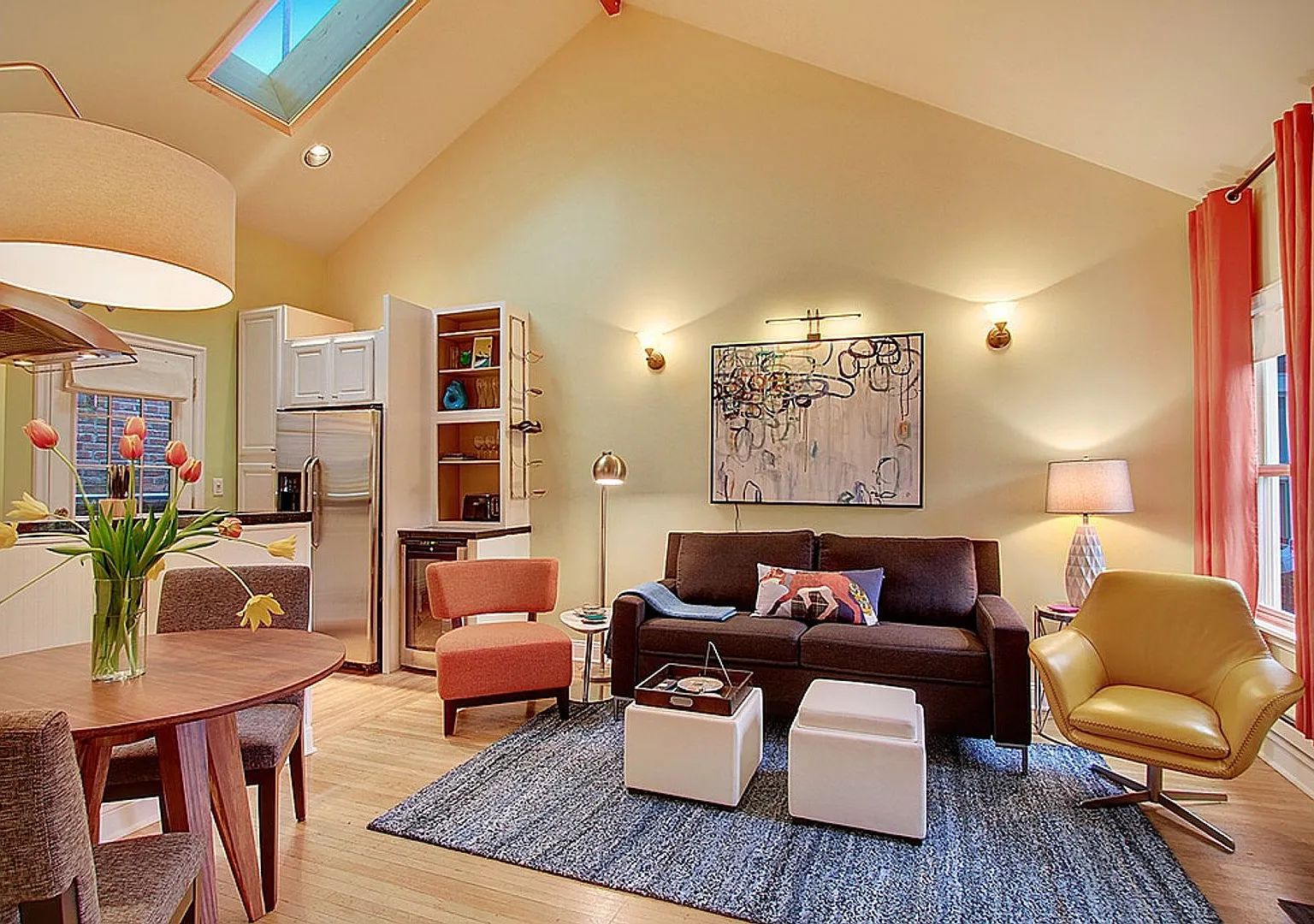 Furnished Cozy Bungalow Style Condo in Capitol Hill — Photo 3