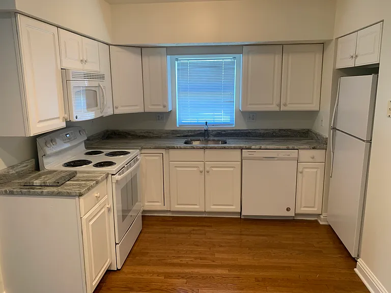 127 Greenwood Dr #8 — Photo 5