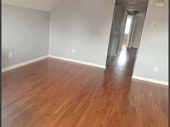 3rd image of 125 Dewitt St #3B
