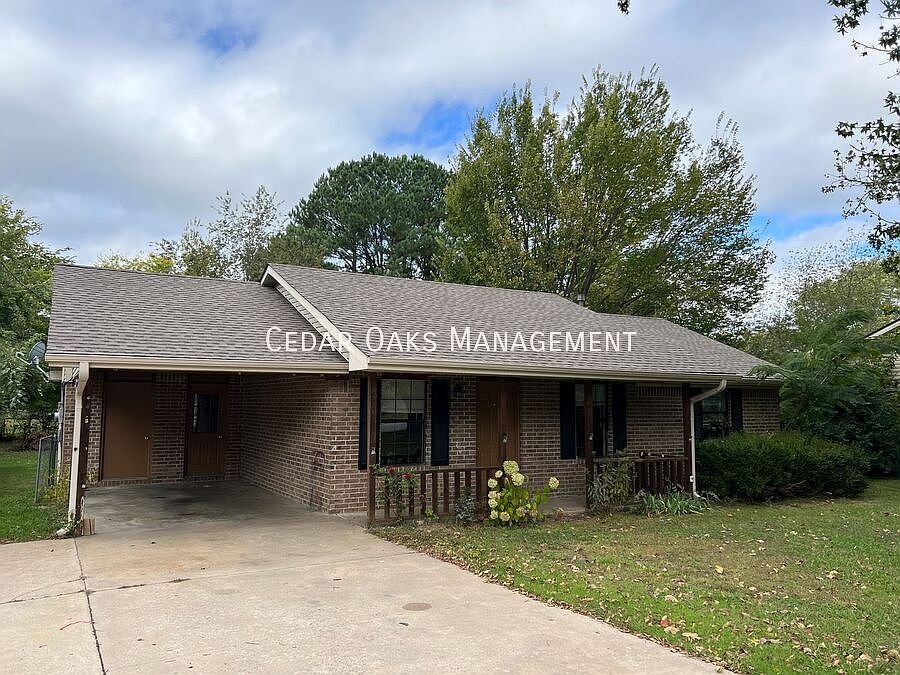 1st image of 300 S Ozark St