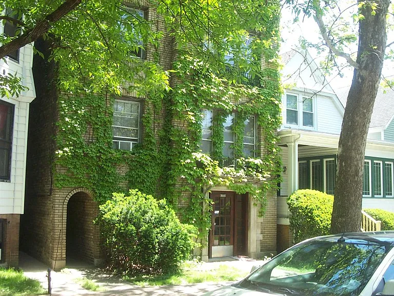 3643 N Hermitage Ave #BASEMENT — Photo 1