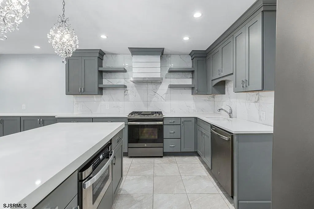 801 Dudley Ct — Photo 4