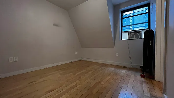 Rented by HOLTON REAL ESTATE INC. | media 19