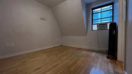 Rented by HOLTON REAL ESTATE INC.