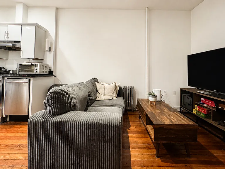 642 Humboldt St #2L — Photo 13