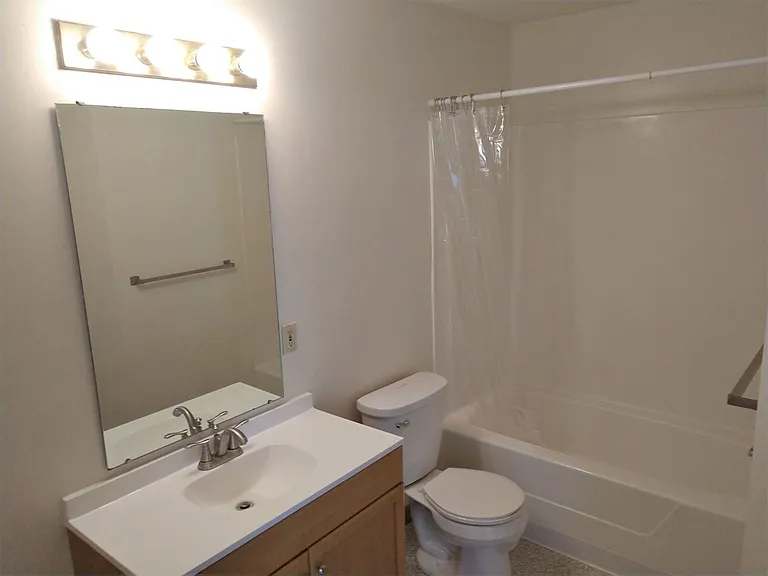212 S. Silverwood Lane — Photo 4