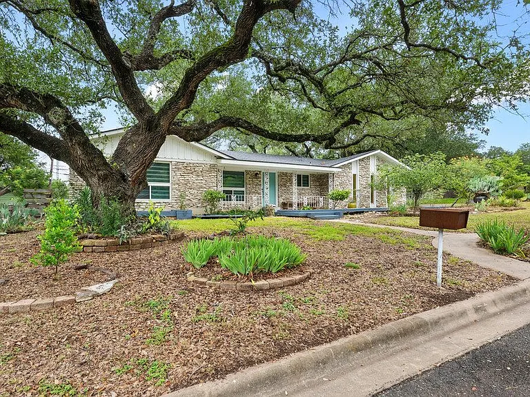 1003 Minda Dr — Photo 2