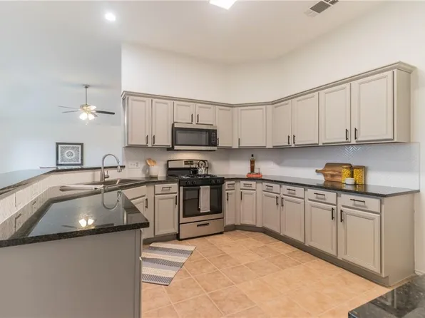 3000 Greenlawn St, Taylor, TX 76574